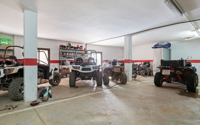 Contemporary Apartment in Gudar With Fireplace