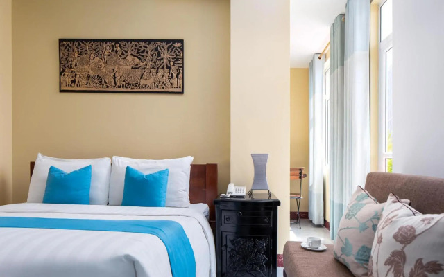 Botum Palace Hotel