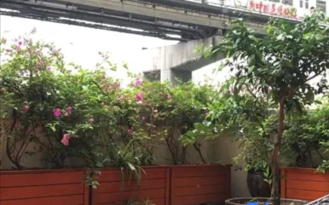 Chongqing Guiyun Liziba Hotel (Liziba Light Rail Station)