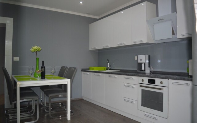 Green-beautiful Modern Apt. With Balcony & Garden