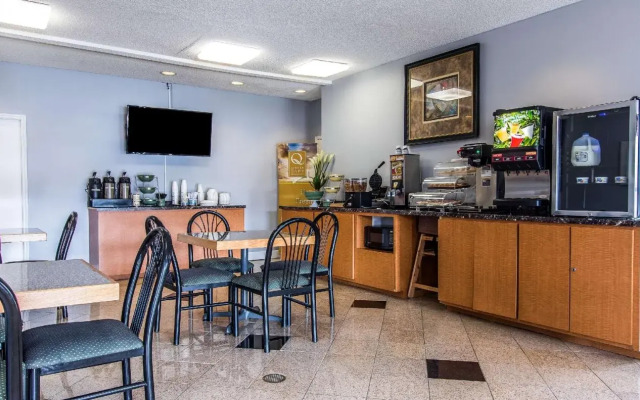 Econo Lodge Inn & Suites Huntsville University Area