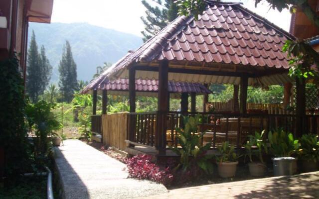 Toba Village Inn