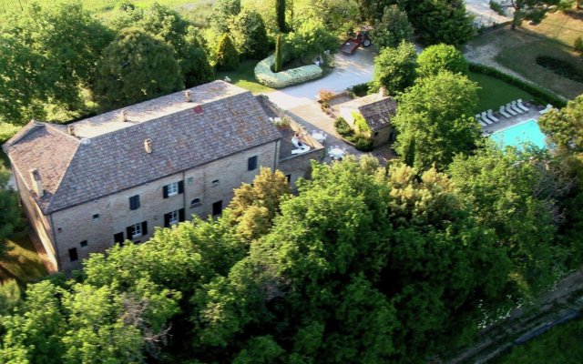 Villa between vineyards and stunning views