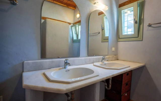 Luxury Breathtaking Villa in Paros