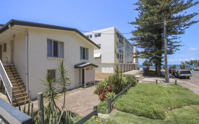 Beachcomber Unit 2 7 Dingle Ave