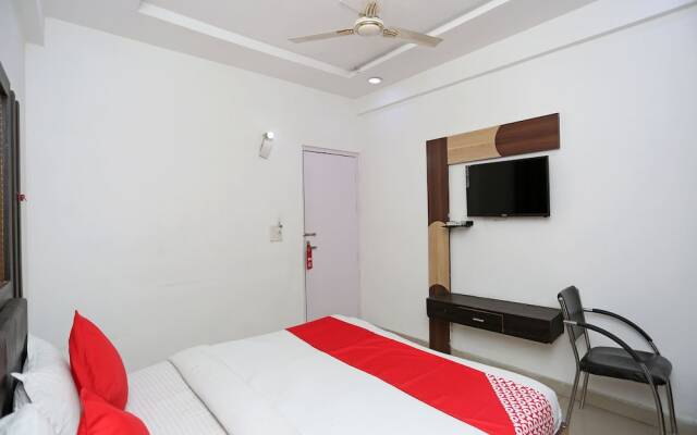 OYO 13125 Hotel Gwal Palace