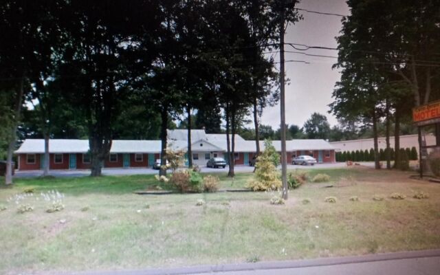 Twin Spruce Motel