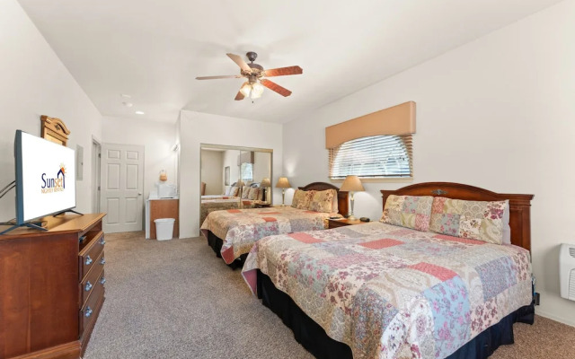 Ozark Comfort 3 Bedroom Condo by RedAwning