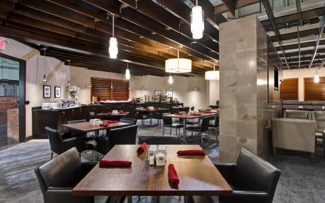 Holiday Inn Oakville Centre by IHG