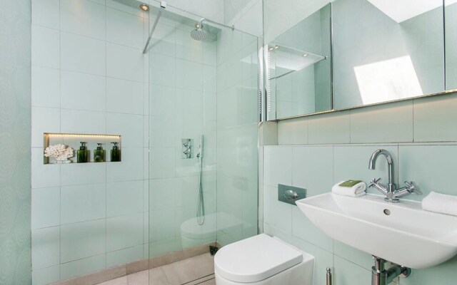 Quirky 2BR flat with terrace, near Shoreditch!