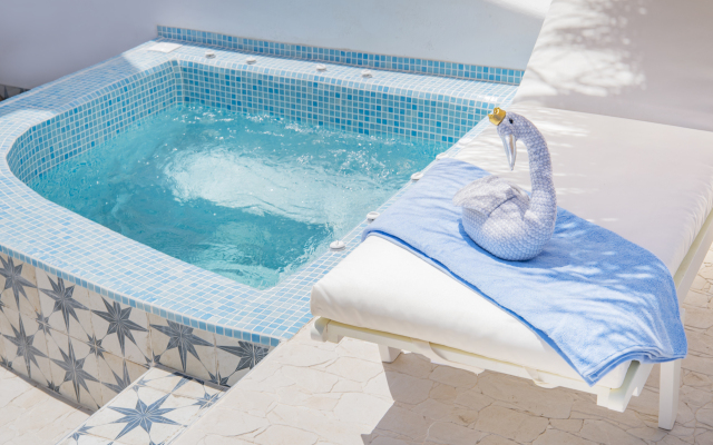 Starlight Luxury Seaside Villa & Suites