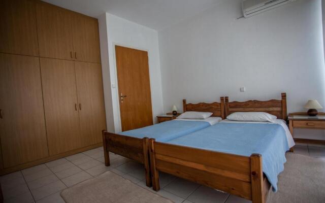 Alexandros Apartments