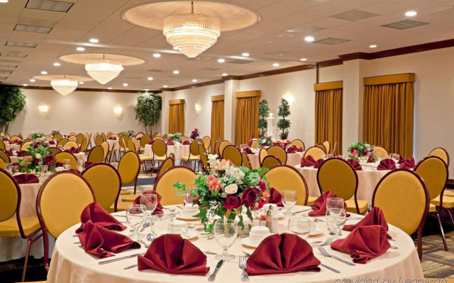 Holiday Inn Totowa Wayne Hotel
