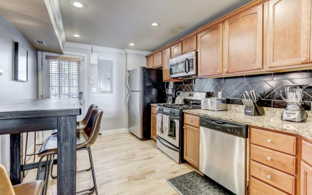 Upscale Home W/rooftopdeck&parking Near Stadiums