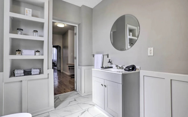 Updated Bayonne Townhome ~ 11 Mi to Nyc!