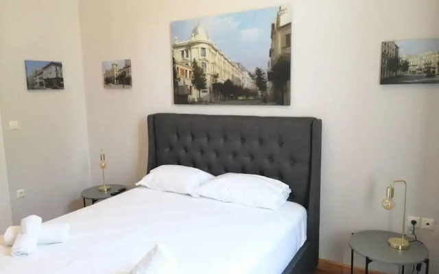 Elegant Apartment Under the Acropolis