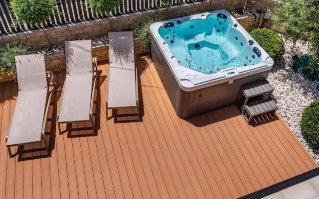 Villa Alpha - Four Bedroom Villa With Swimming Pool