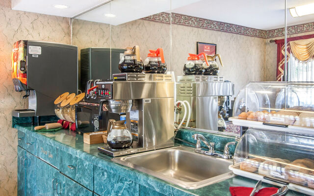 Econo Lodge Inn & Suites Murfreesboro Shopping District