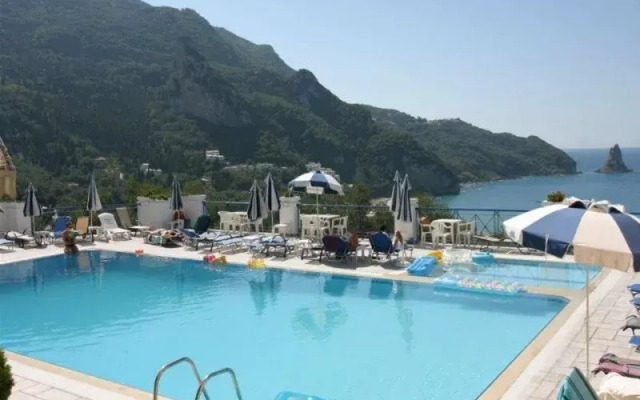 Apartments Blue Bay (ex-Golden Nests Apartments)