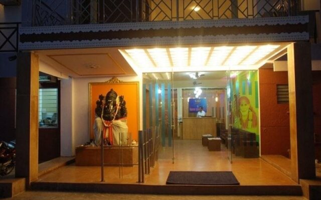 Hotel Manu Residency