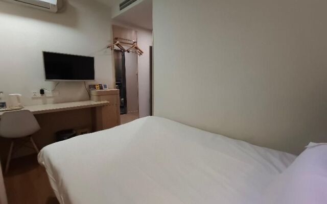 Hanting Hotel Shanghai South Railway Station Luoxiang Road Branch