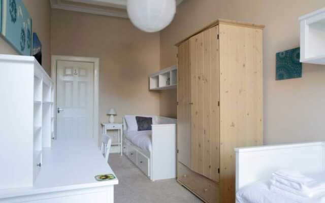 2 Bedroom Apartment With Free Parking