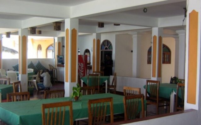 Royal Beach Hotel & Restaurant