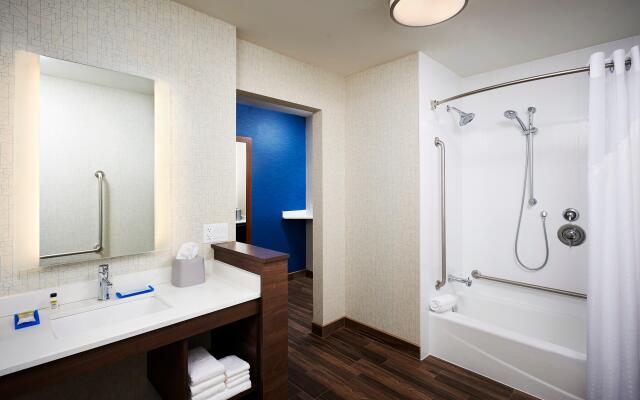 Holiday Inn Express and Suites Brantford, an IHG Hotel