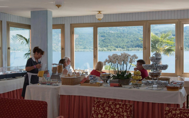 Hotel Carillon
