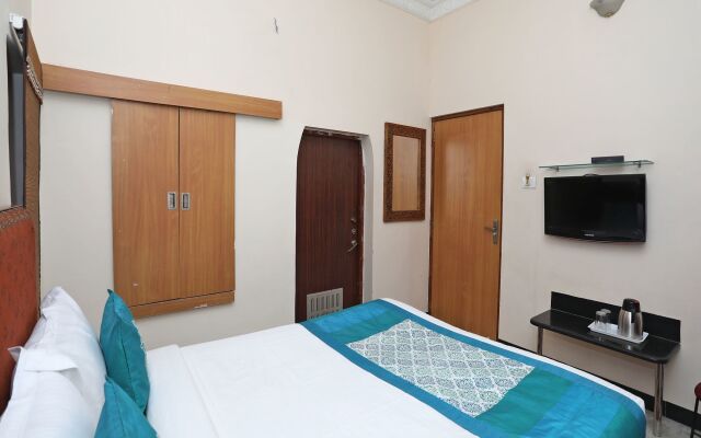 OYO 9900 Hotel Pioneer Plaza