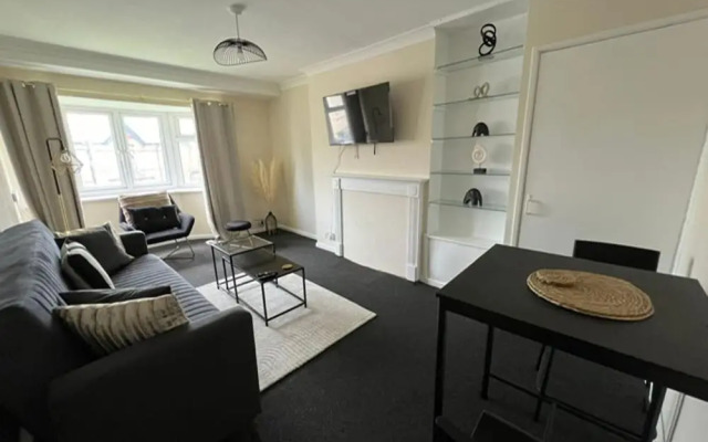Charming London Apartment Near Attractions
