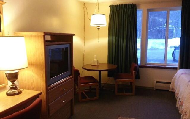 Eagles Nest Motel