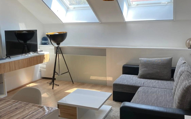 Modern 2 Bedrooms Penthouse in Gozsdu Court (DB16A)