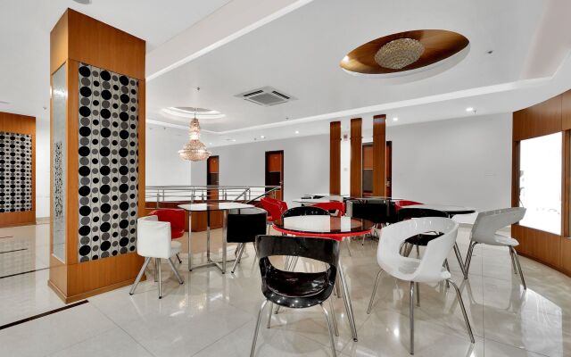 Capital O 12384 Hotel Rudra Grand