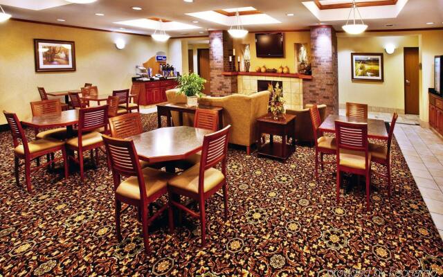 Holiday Inn Express & Suites Sheldon by IHG