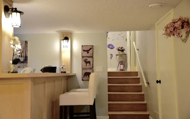 Calgary Cozy Home
