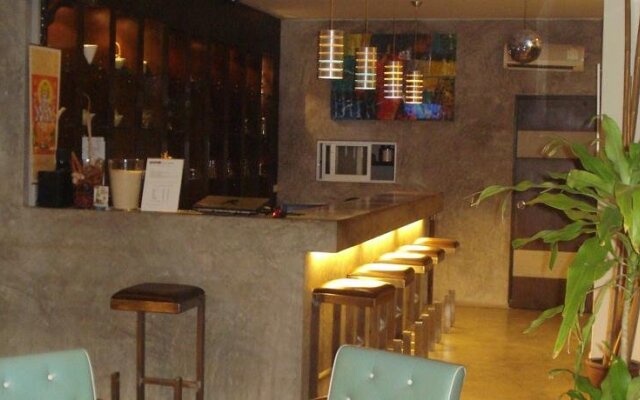 3rd Street Cafe & Guesthouse