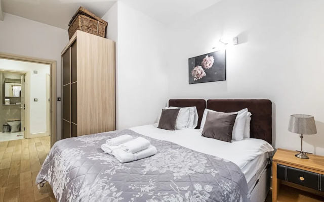 Shelton Apartment, London