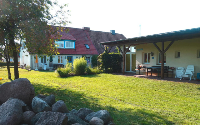 Flat in Klocksin with a garden