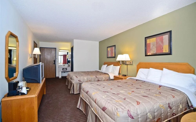 Super 8 Hayward Wisconsin