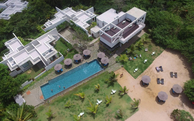 Calamansi Cove Villas