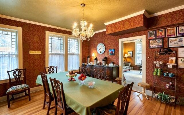 Avenue Hotel Bed and Breakfast