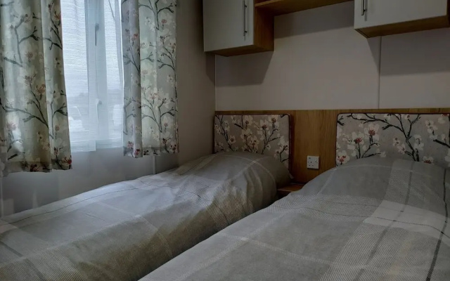 Modern 2 Bed Caravan in Forfar, Scotlan