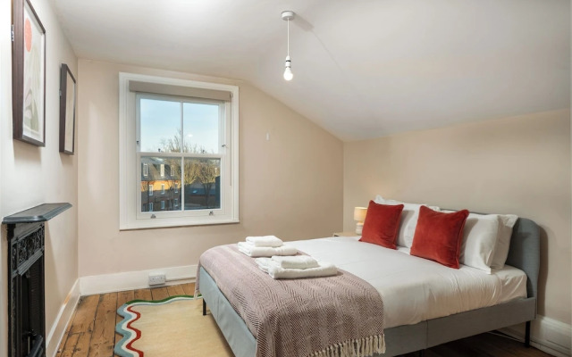 VESTO Three Bedroom Apartment in Clapham