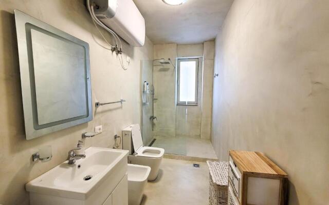 Boulevard 2 BR Apartment