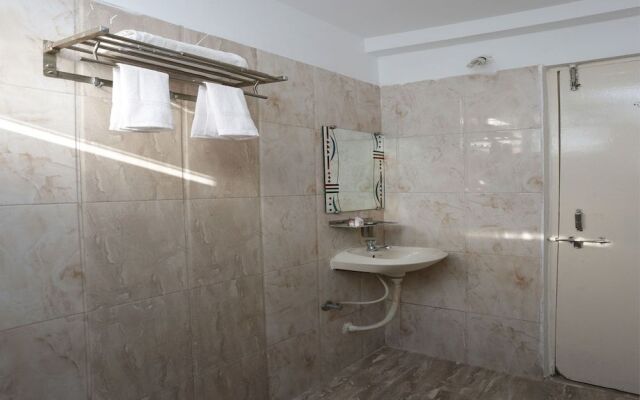 OYO 3260 Hotel Abhinav Palace