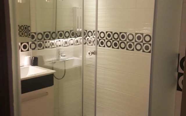 Honey Prince Hotel