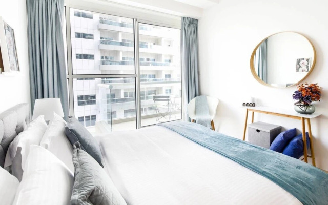 Modern and Stylish 1BR in Business Bay