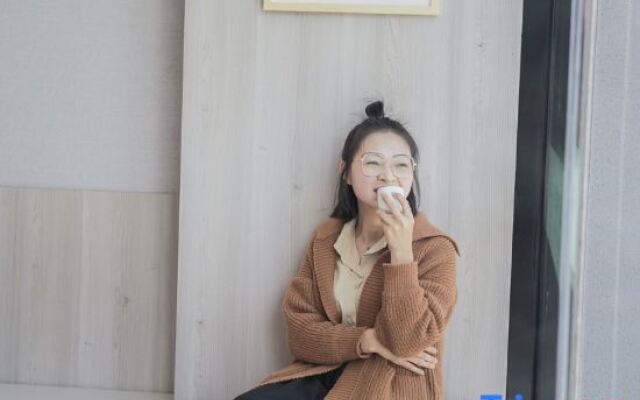 Xiyin Coffee Hotel (Baoshan High-speed Railway Station)