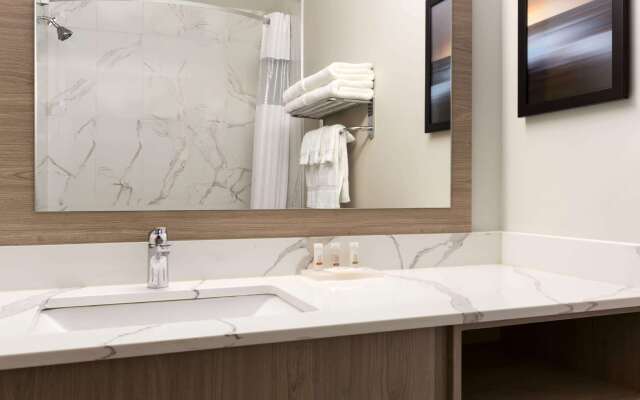 Days Inn by Wyndham Calgary North Balzac